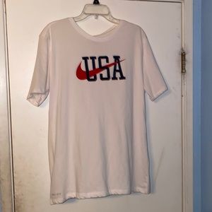 Mens USA Nike Tee Shirt size Large, Red, White, and Blue. Never worn
